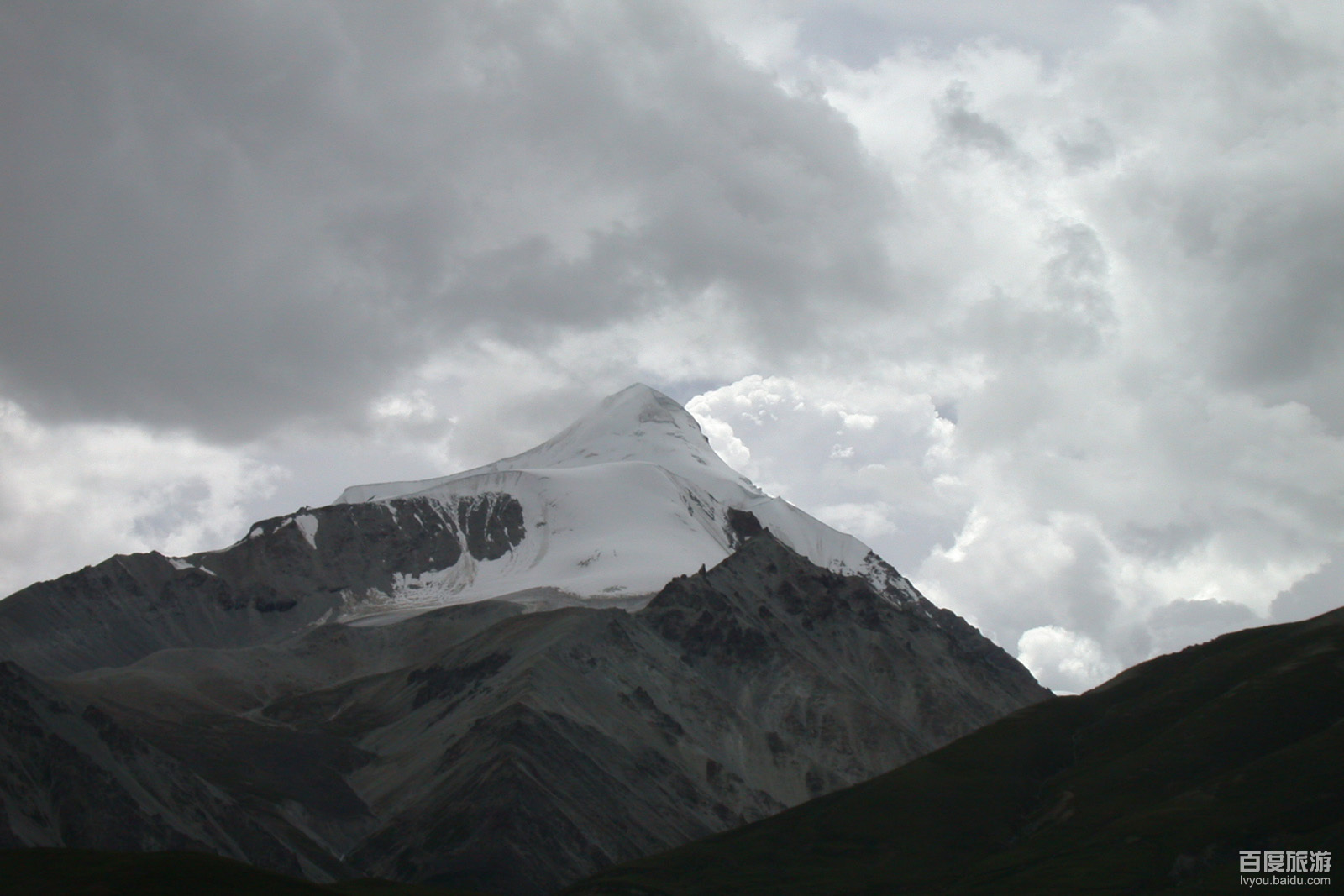  p>桑丹康桑雪山是西藏二十五座最高的山峰之一,位于 a target="