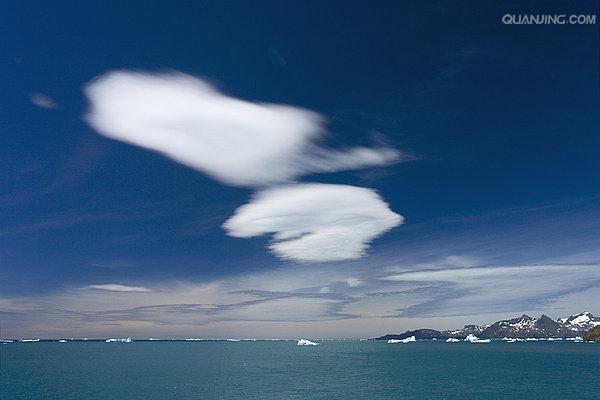  p>荚状云,又称飞碟云,是指一种状如飞碟云形,以透镜形状出现在高空