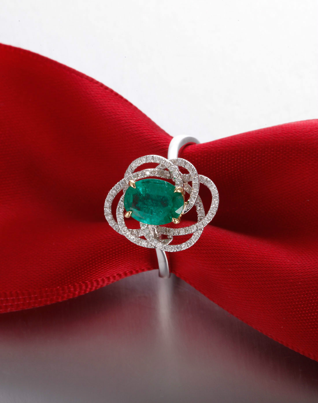 祖母绿宝石戒指