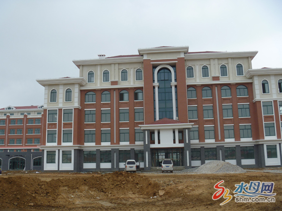 莱山区滨海中学