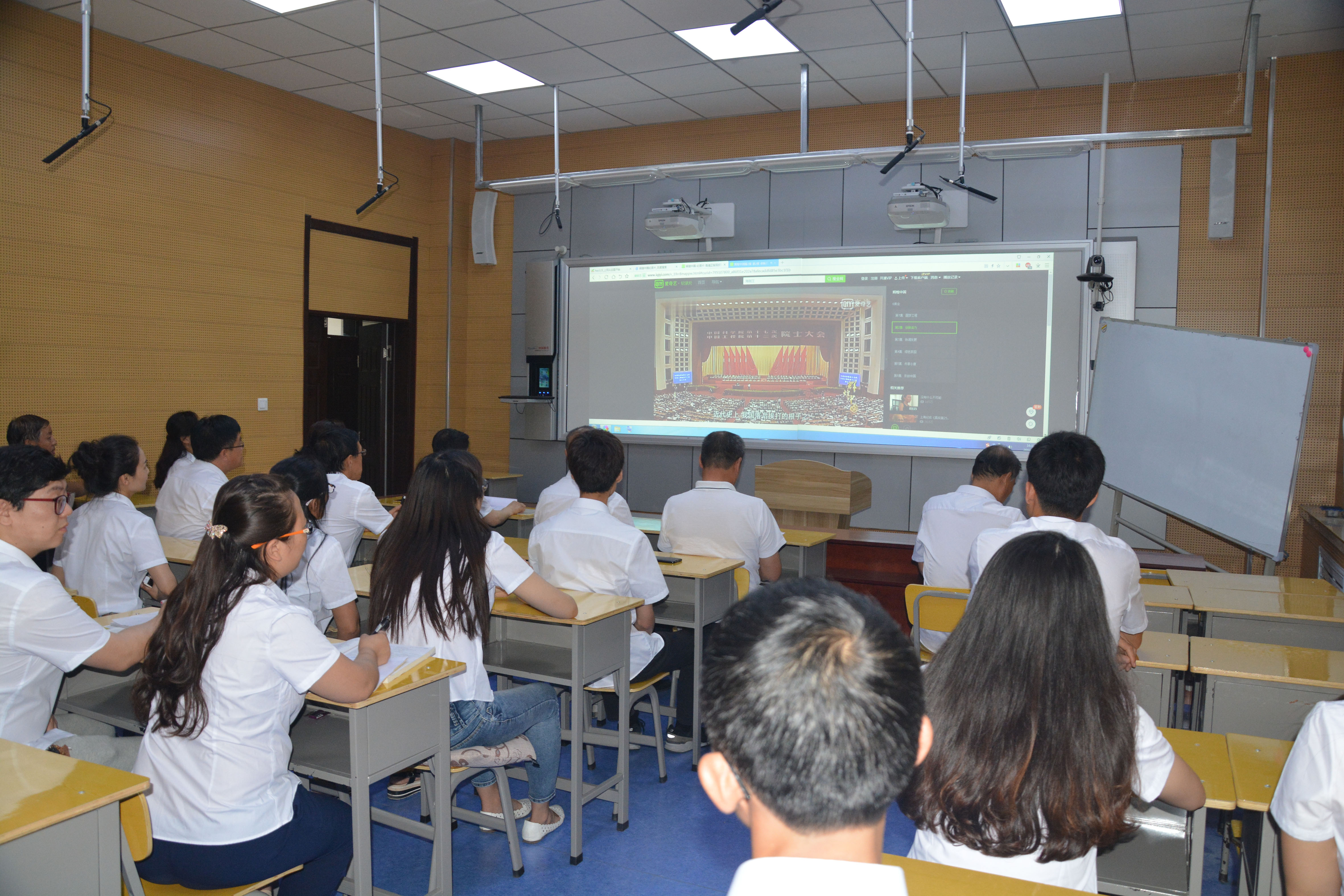  p>庆安县第三中学始建于1972年,现为县级重点高中,是一所全日制公办