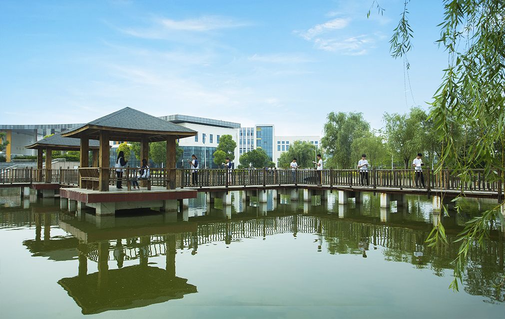  p>江苏省宿迁技师学院(江苏省宿豫中等专业学校)坐落于江苏省 a href