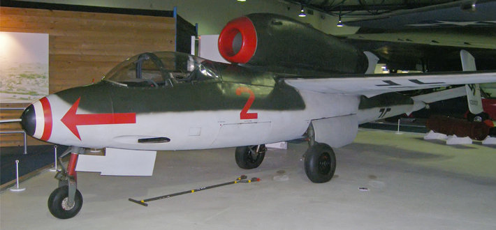  p>he162来源于德国空军部的一个计划,"volksjaeger"(国民战斗机).