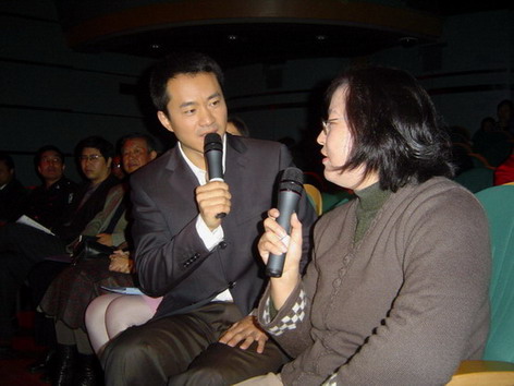  /p> p>2009年8月加盟中央电视台新闻频道,主持《 a target="_blank"
