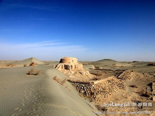  p>热瓦克佛寺遗址,位于新疆和田地区洛浦县城西北50公里处的沙漠中