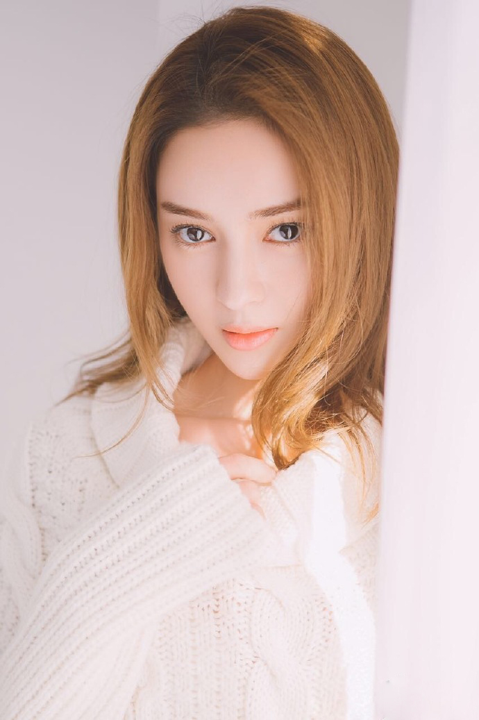  p>维妮,韦娜·迪木拉提, sup data-ctrid="2vrupghmtap">1 /sup>出生