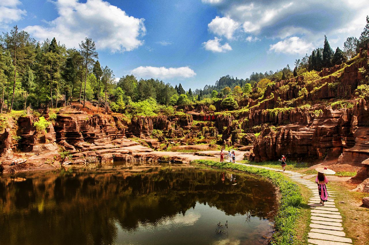 ="go0ntximuv">红石林是全球唯一在寒武纪形成的红色碳酸盐岩石林景区