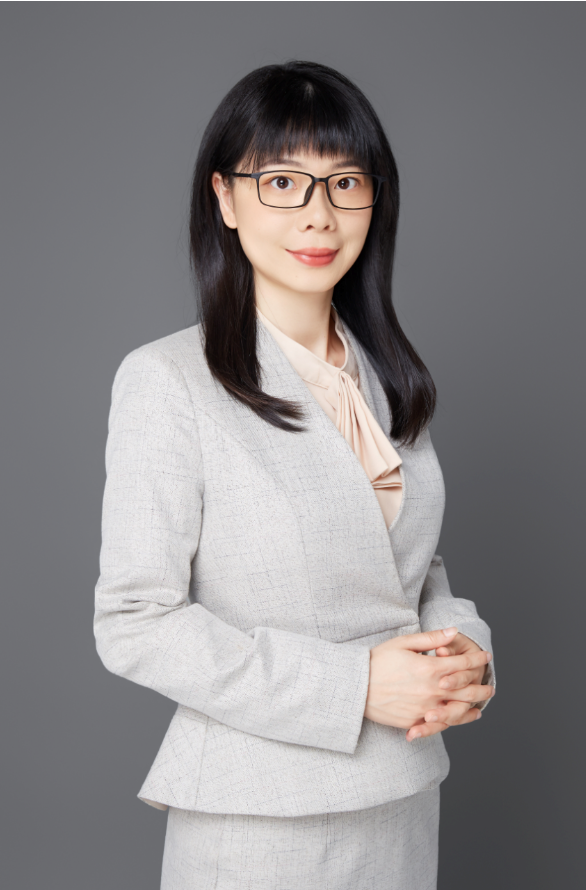 经常分析股票的女