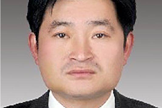 山东莒县人,大学学历,1995年7月参加工作,1998年9月入党,现任桑园镇