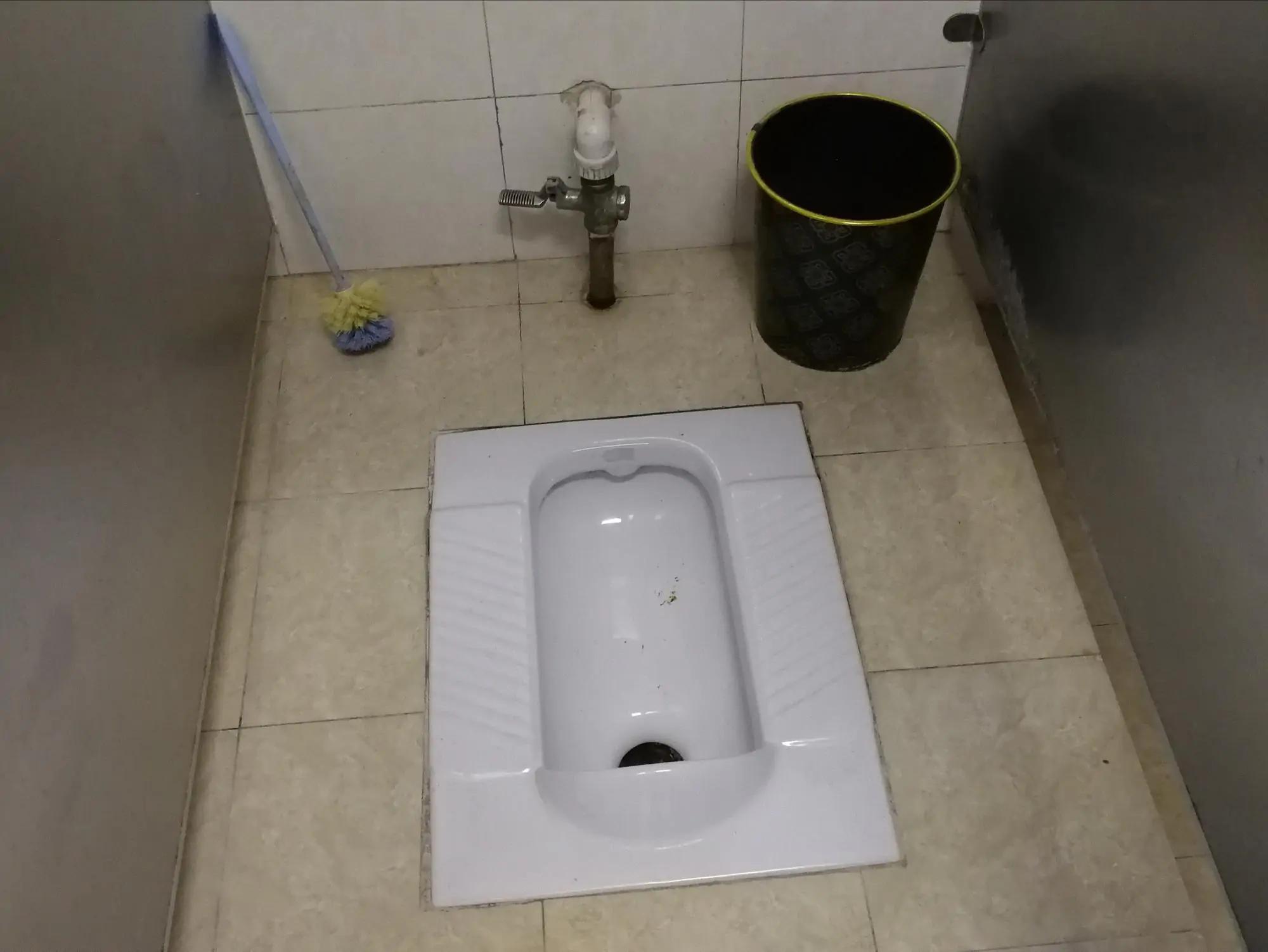  p>蹲便器是指使用时以人体取蹲式为特点的 a target="_blank" href="