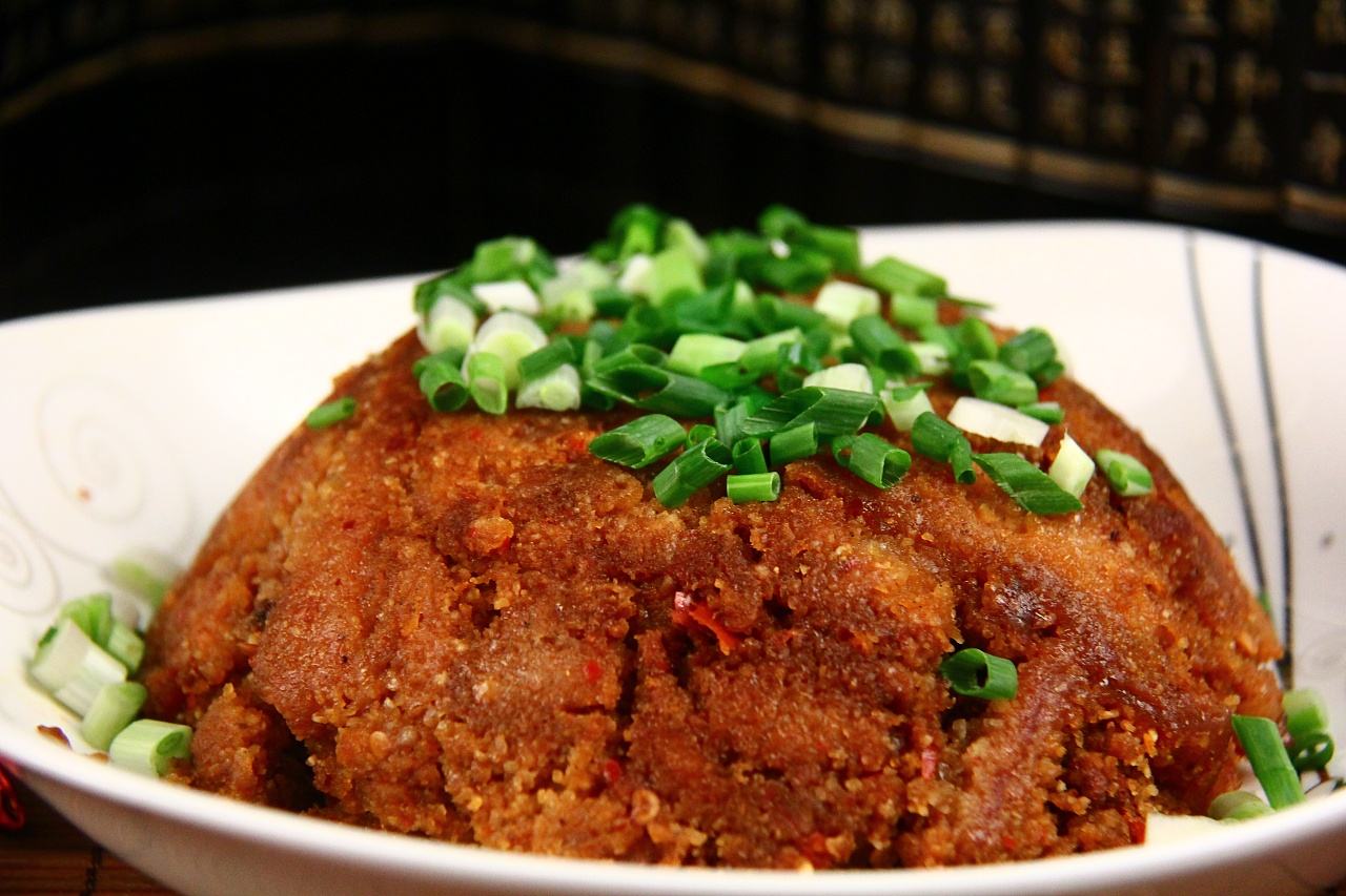  p>川味粉蒸肉是一道美味可口的特色传统名菜,属于川菜系.