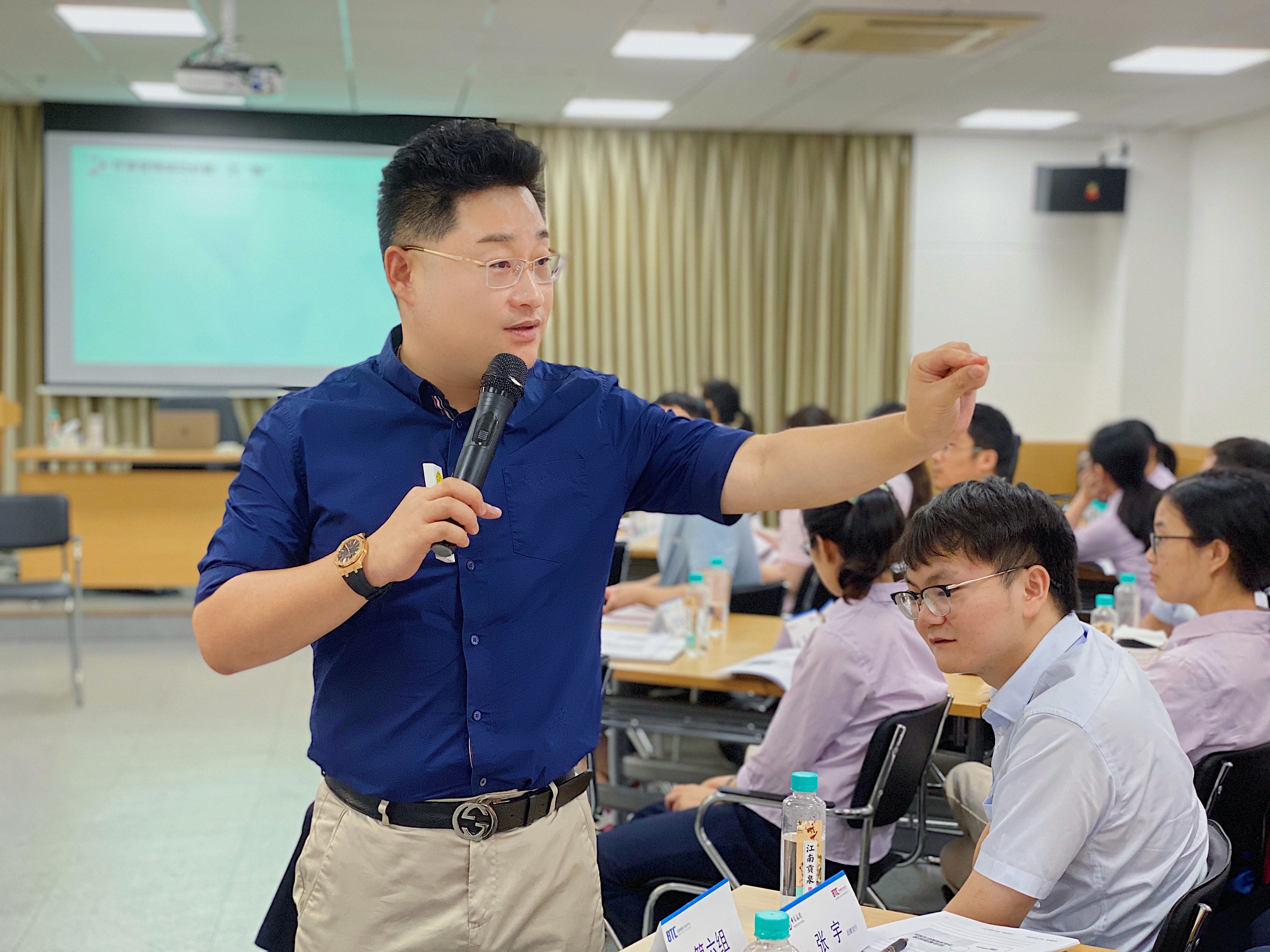 陈玉庭 ,男,金融行业咨询培训专家,国家人力资源和社会保障部一级