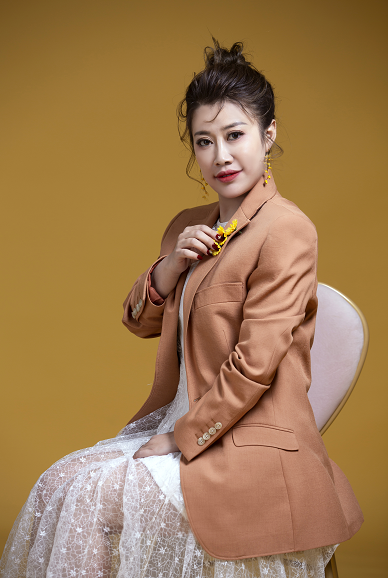 class="ref" data-ctrid="2hksmrk1zju">卢喃,新声代女歌手 /span> 