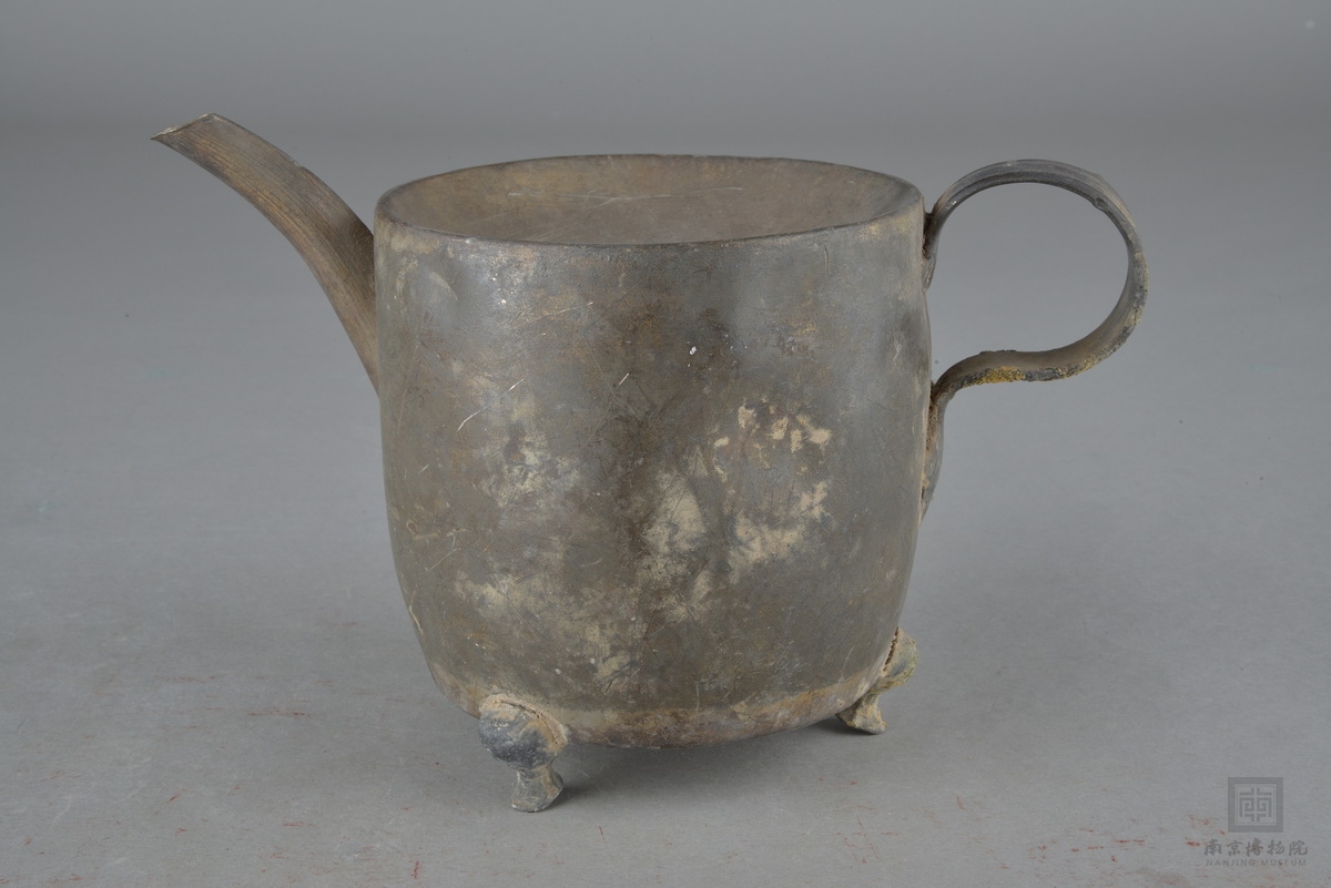 北宋三足锡壶