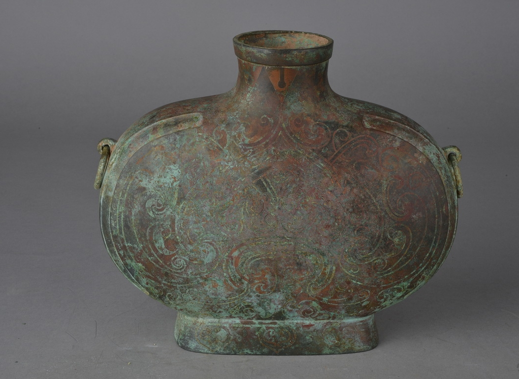 战国错红铜兽纹扁壶