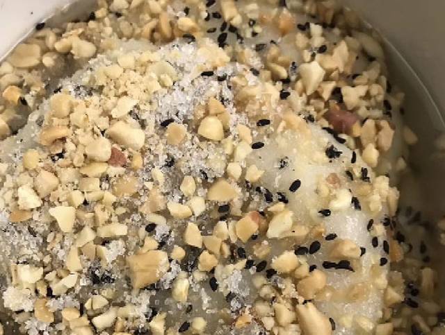  p>钱仔粿,俗称软粿,也称 a href="#">糍耙 /a>粿,是广东潮汕地区传统