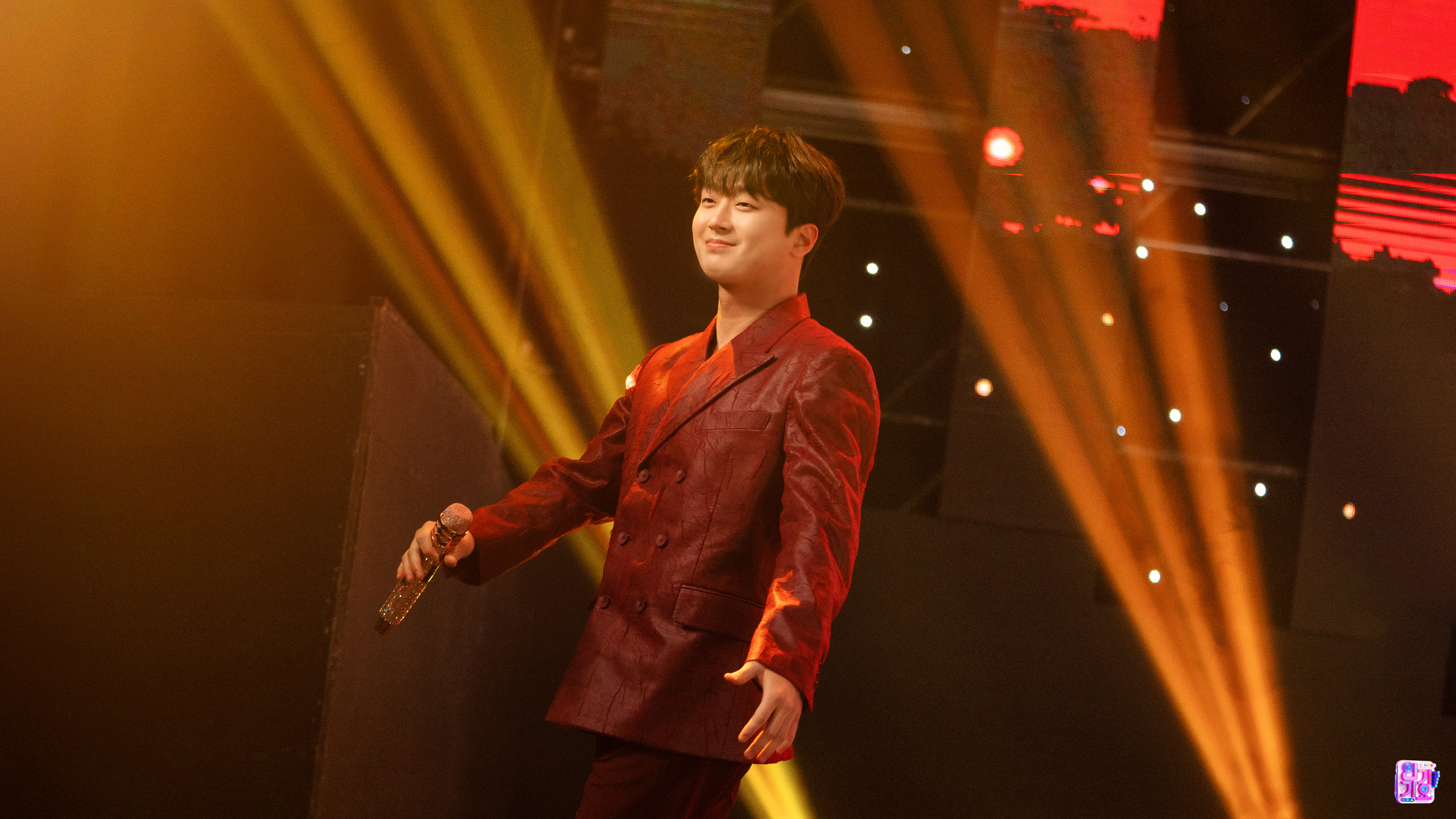  p data-id="gn09y34t7f">李灿元,男,1996年11