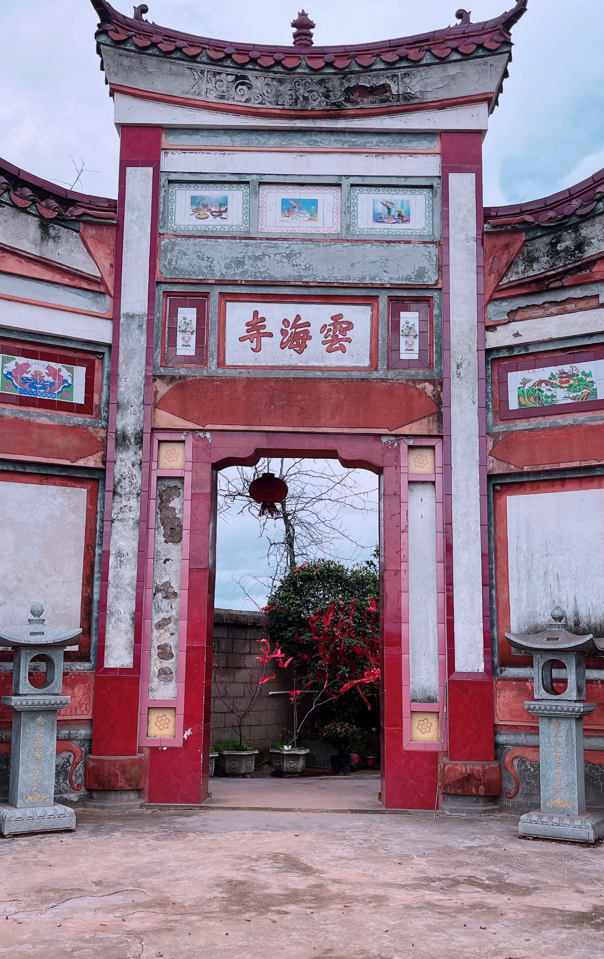  p data-id="txzjcak3htim">云海寺俗称鸿石寨庵,又叫"狮吼寺",是赣州