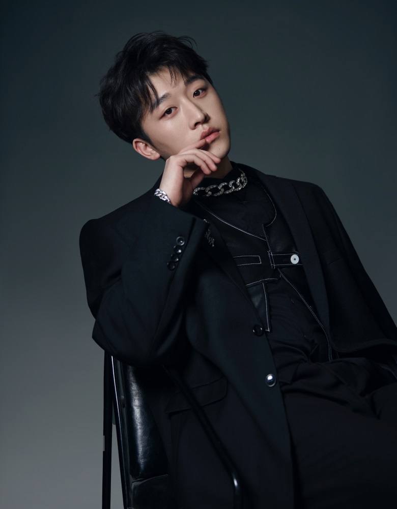  p data-id="ucbtcagfymol">张辰,演员.