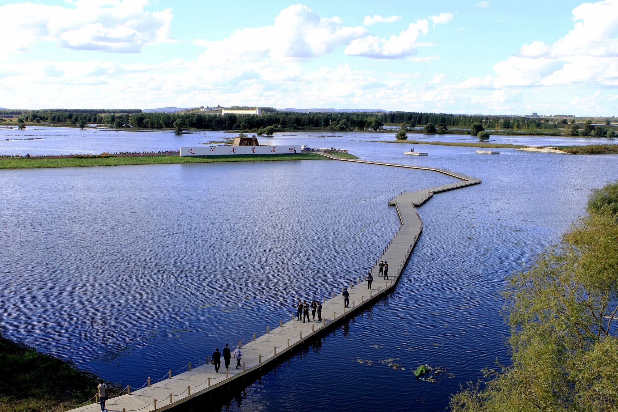  p> a href="#" data-lemmaid="36176">辽河 /a>自古以来就是辽宁人的