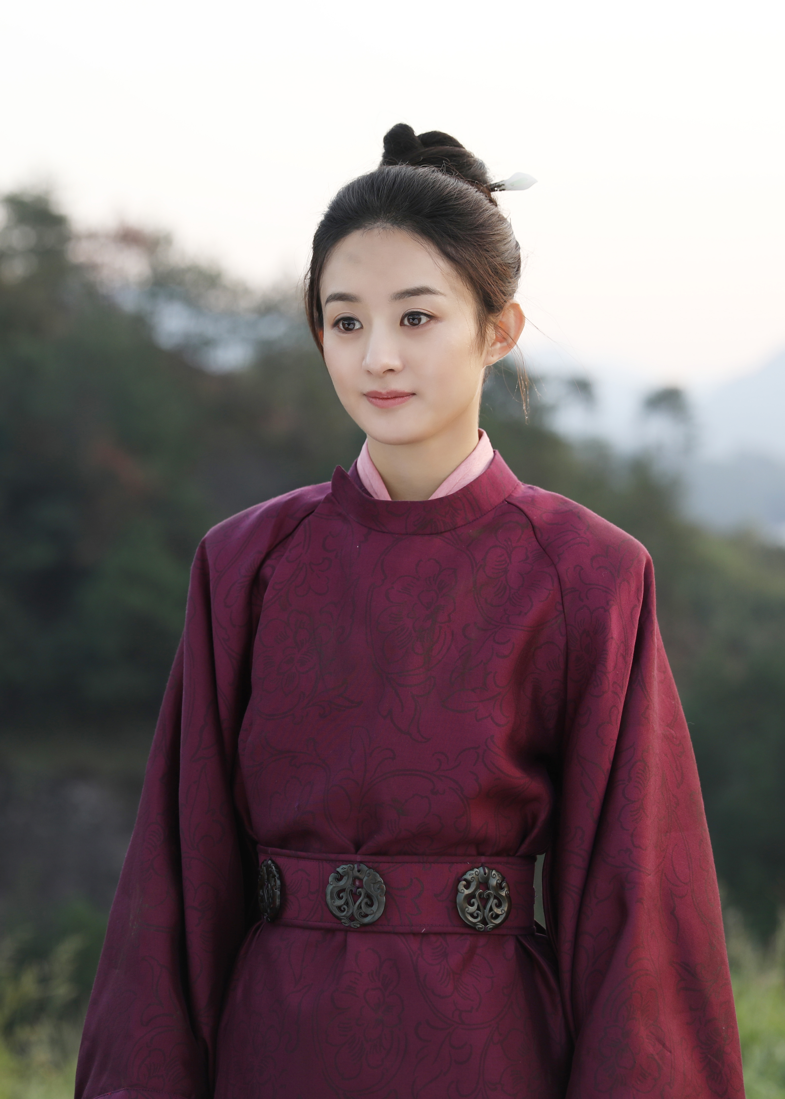  p>赵丽颖,1987年10月16日出生于河北省廊坊市,中国内地影视女演员.