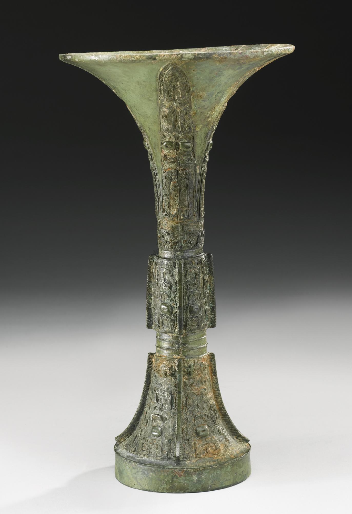  p>饕餮蕉叶纹觚是一件青铜器,现收藏于天津博物馆. /p>