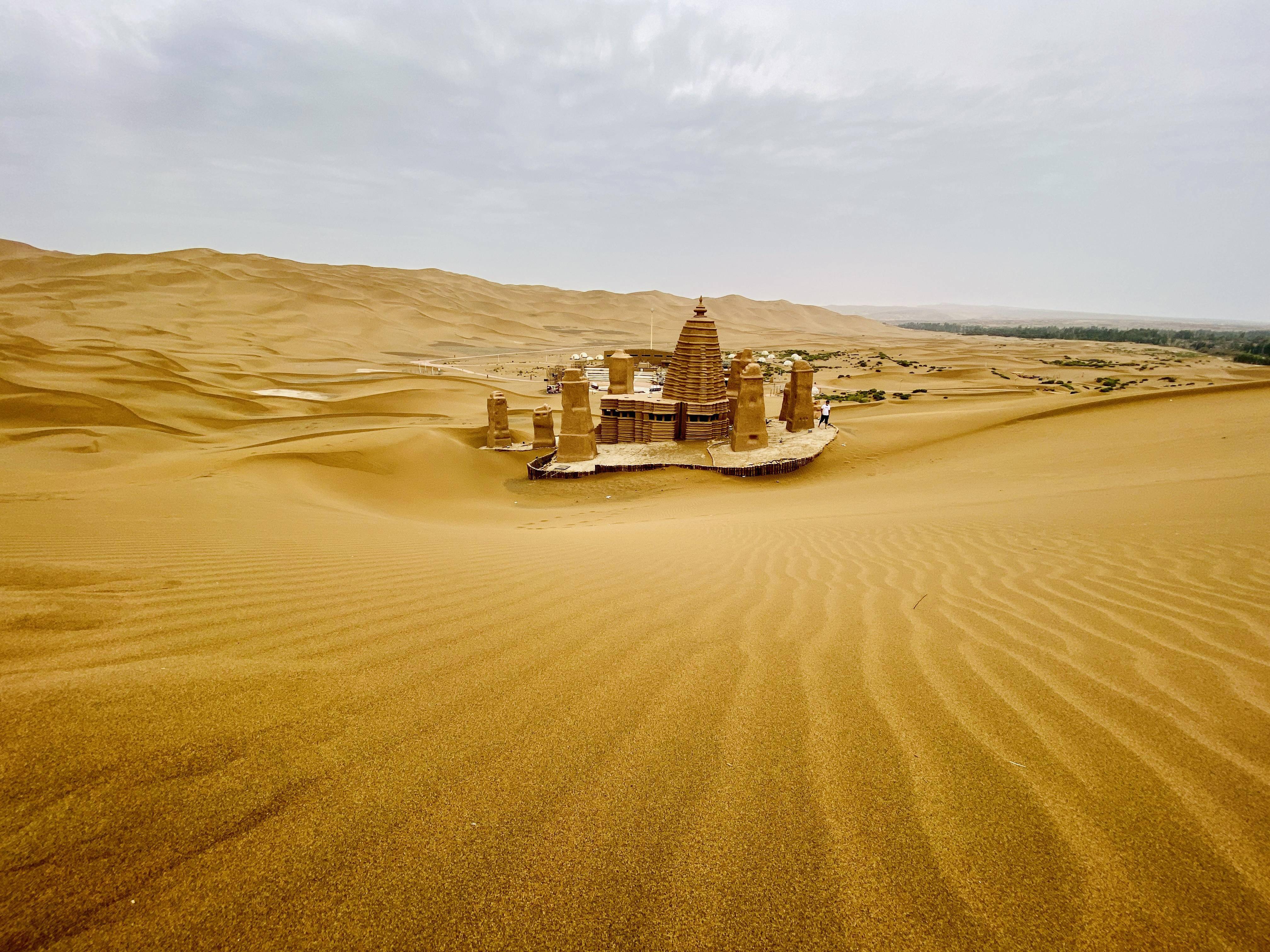 库木塔格沙漠风景区