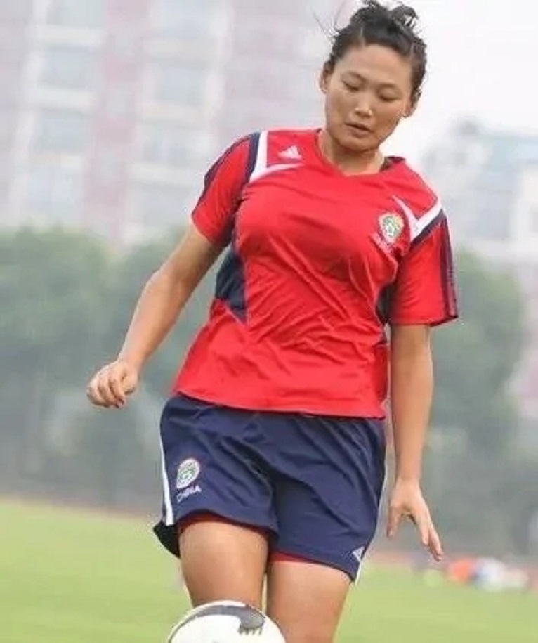 k4pwt">李丹阳,1990年4月18日出生于辽宁省大连市,中国女子足球运动员