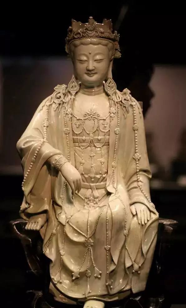 中国美術品、德州窑白瓷、观世音大佛像、超美品、 中国美術品、德州窑白瓷、观世音大佛像、超美品、
