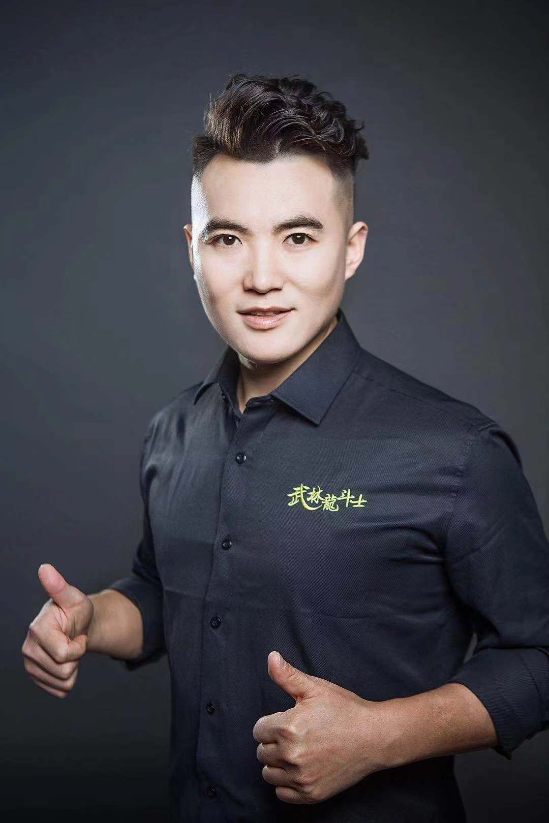  p>王涛"功夫主持人",毕业于 a target="_blank" href="/item/上海