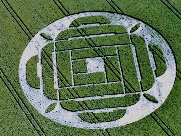  p>麦田怪圈( i>crop circle /i>),是指在麦田或其它田地上,通过某种