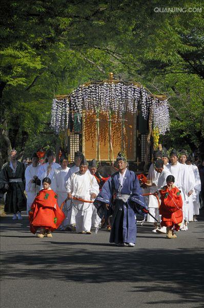  p data-id="gn7ok47r0m">葵节是从六世纪中叶起延续的祈祷农作物丰收