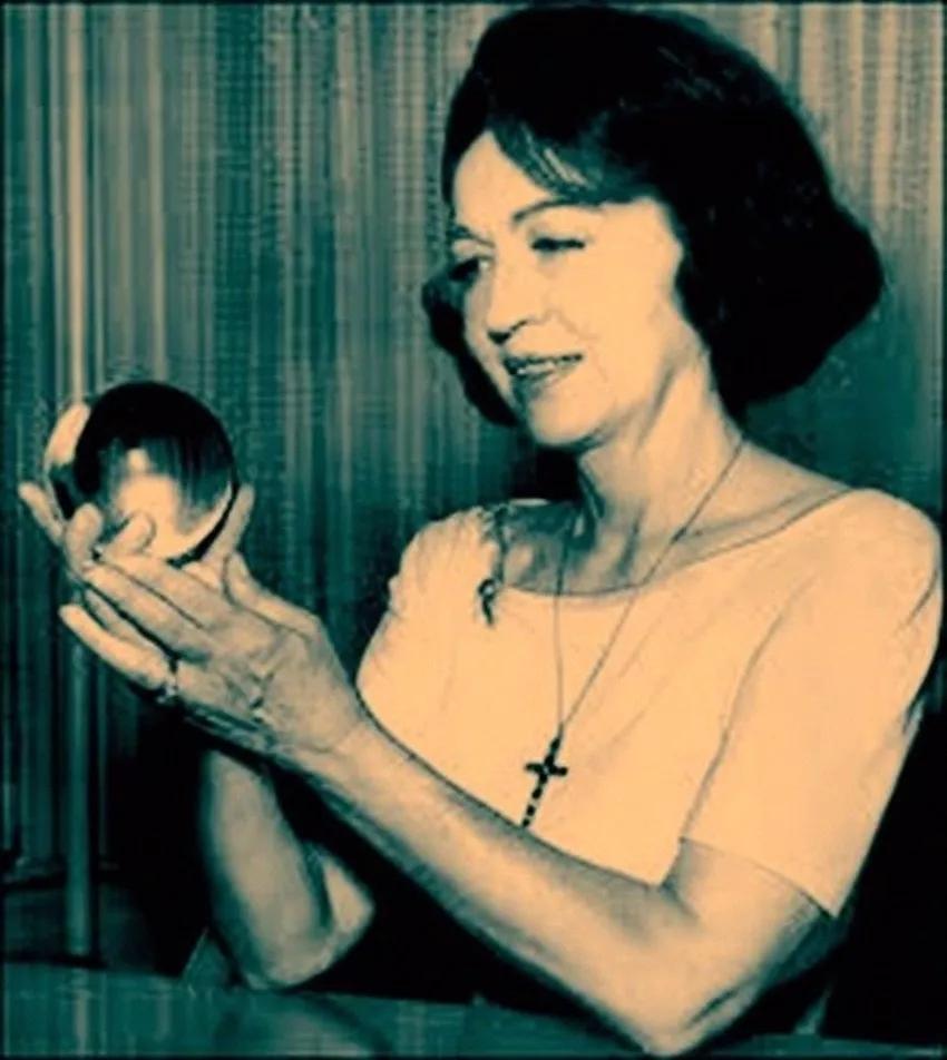  p>珍妮·狄克逊(jeane dixon, 1904年1月5日 -- 1997年1月25日)