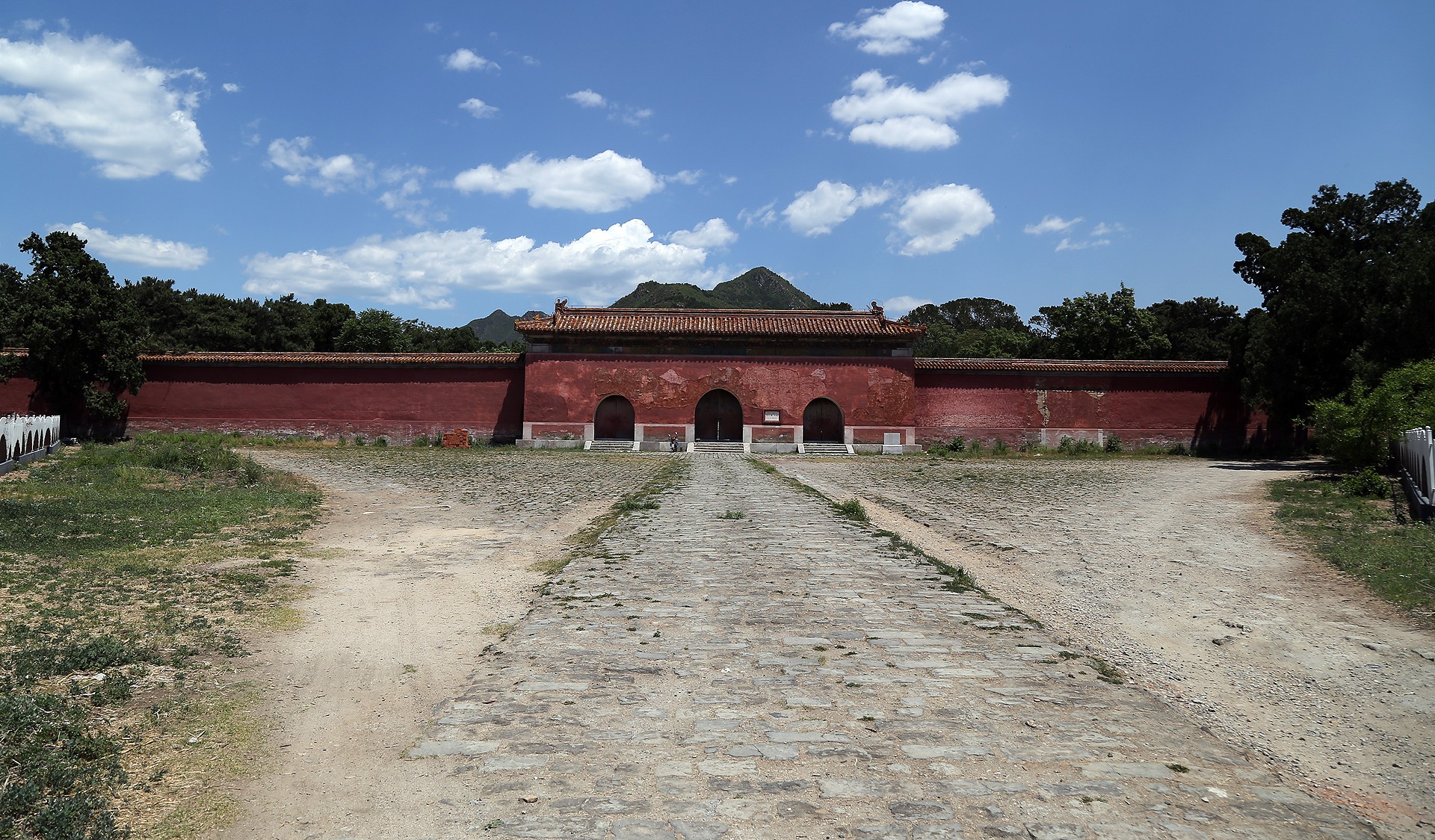  p> b>明永陵 /b>,位于北京市 a target="_blank" href="/item/昌平区