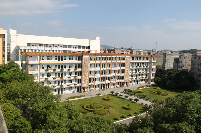  p>陆川县中学(luchang middle school),位于玉林市 a href="#" data