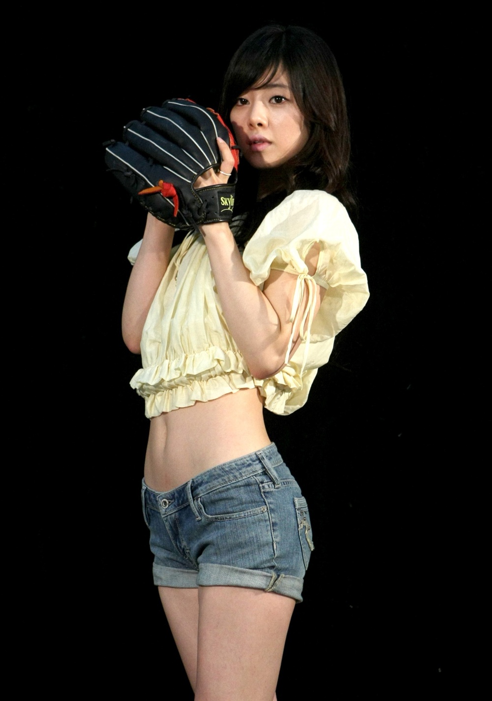  p>洪秀儿(sooah hong ),1986年6月30日出生于韩国,韩国影视明星,杂志