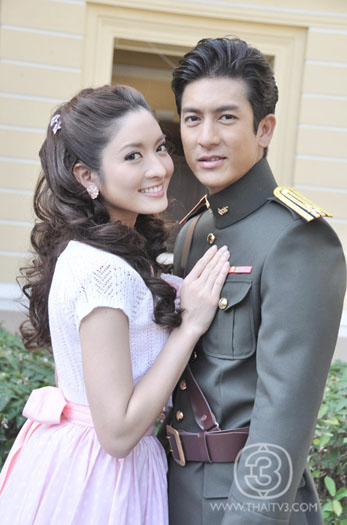  p>《一诺倾情》是泰国lakornthai制作公司出品的年代爱情剧,由paaj