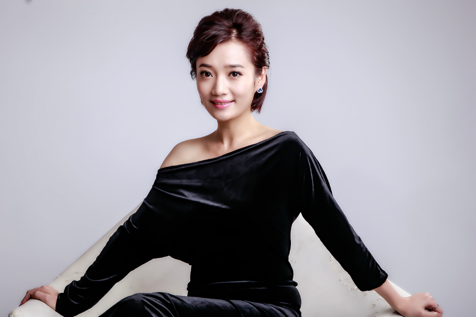  p data-id="gnaw2uv2r6">魏飞菲,1983年出生于辽宁 a target="_blank