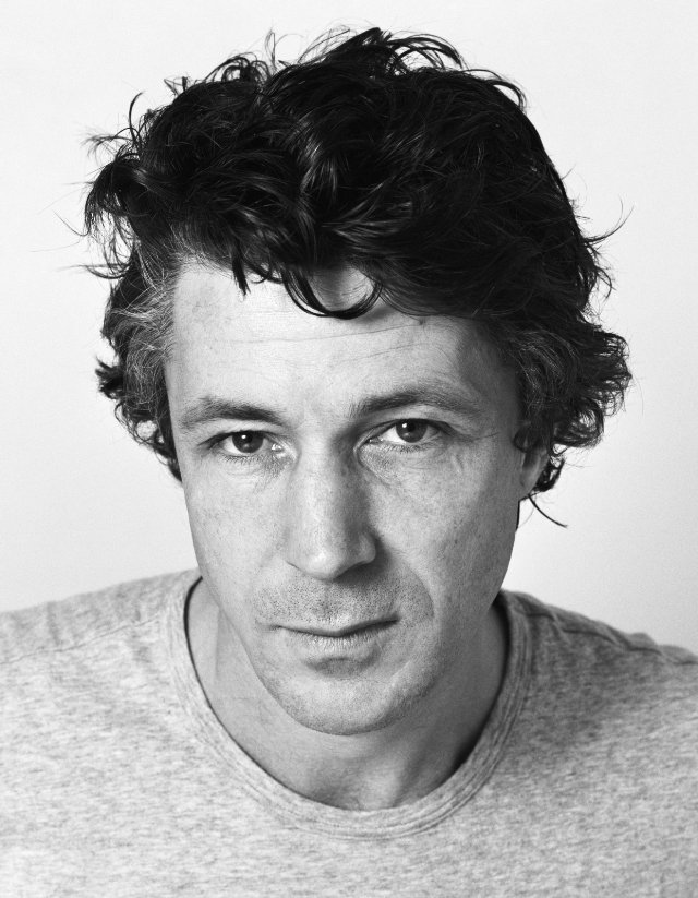  p>艾丹·吉伦(aidan gillen),男,1968年4月24日出生于都柏林, a