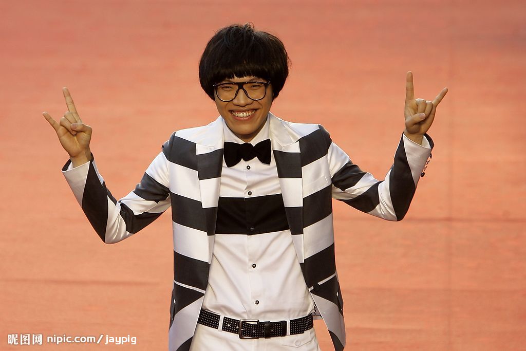  p data-id="gn7h01mmt2">《就像白痴一样》是2011年卢广仲演唱的歌曲