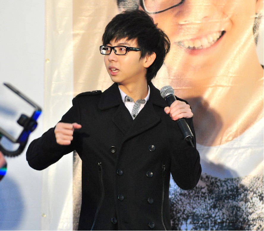 1990年3月1日出生于广西壮族自治区南宁市西乡塘区,中国内地男歌手