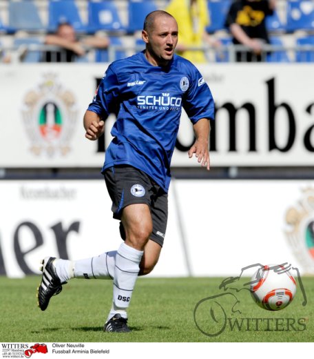  p> a href="#" data-lemmaid="25998">奥利弗 /a>·诺伊维尔(oliver