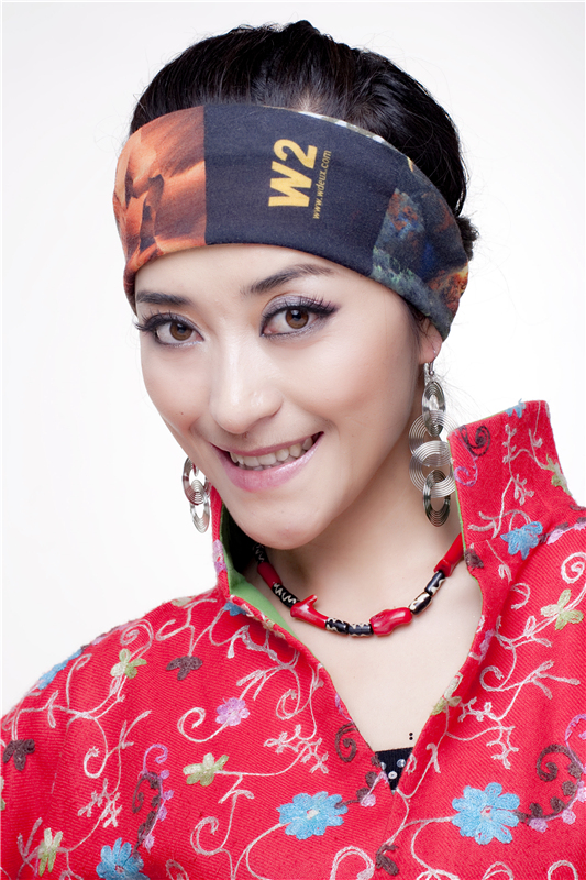  /p> p>又名禾麻迪娜是一个来自八百多人口的苗族(彝苗人)姑娘, a