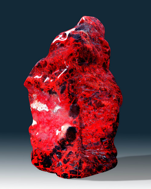 鸡血石 /a>中的最极品,在 a target="_blank" href="/item/巴林石