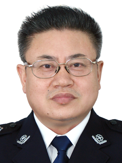 >安化县 /a>人,1973年2月参加工作,1977年11月入党,大学文化,一级警监