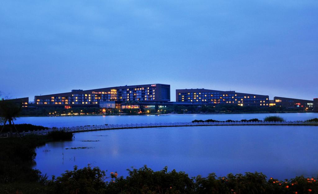 国际集团在广东省的首家五星级酒店,位于松山湖科技产业园的行政商