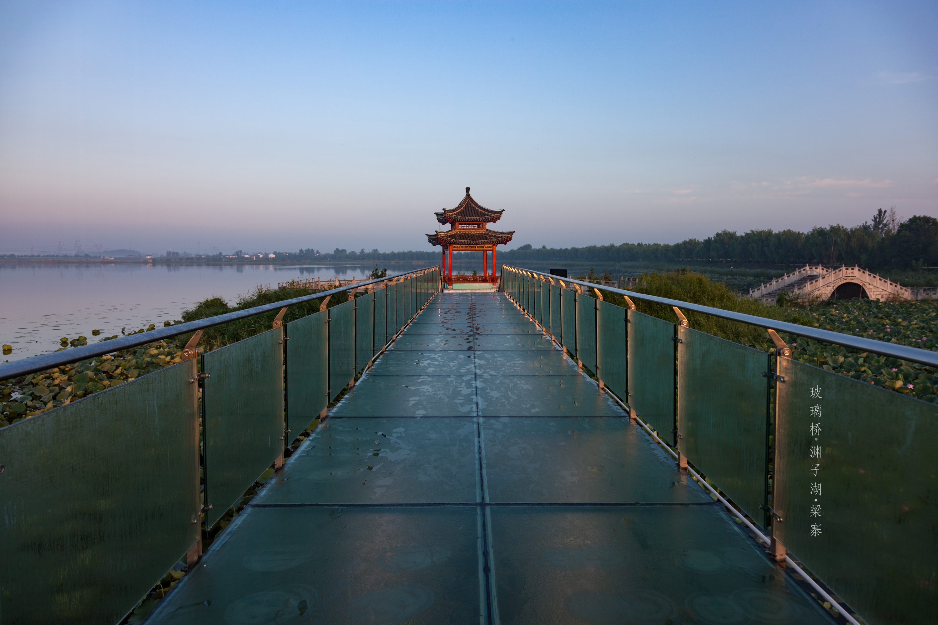  p>梁寨渊子湖又作淹子,乾隆七年(1742年)黄河决口,冲刷石林形成淹子