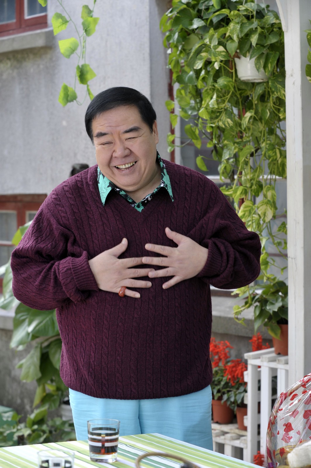  p>郑则仕(kent cheng),1951年5月22日出生于广东省汕头市潮阳区,中国