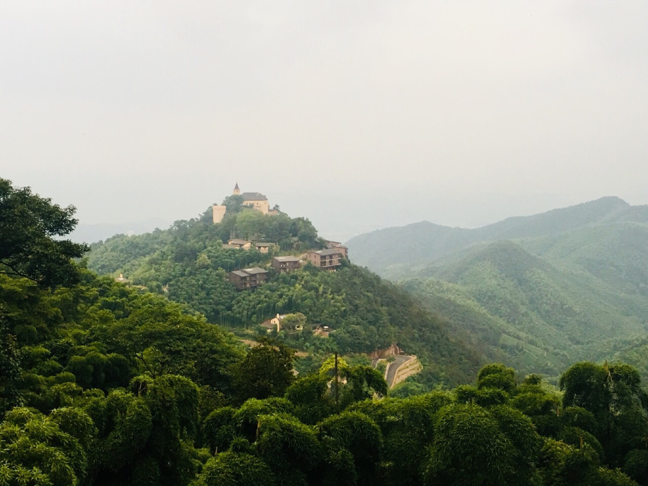  p>莫干山风景名胜区位于浙江省湖州市 a target="_blank" href="