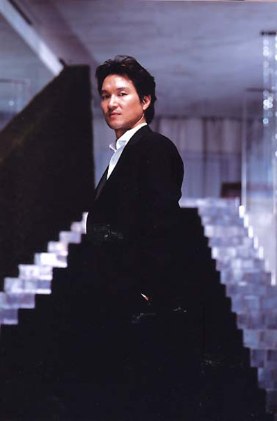  p>韩石圭,1964年11月3日出生于韩国,韩国演员,毕业于 a target="